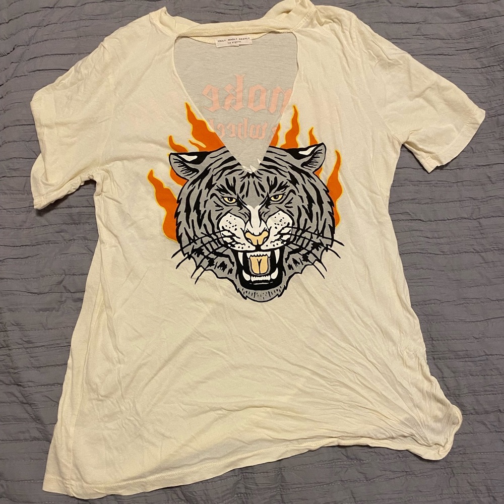 URBAN OUTFITTERS TRULY MADLY DEEPLY V NECK CUT SHIRT WOMENS SIZE SMALL